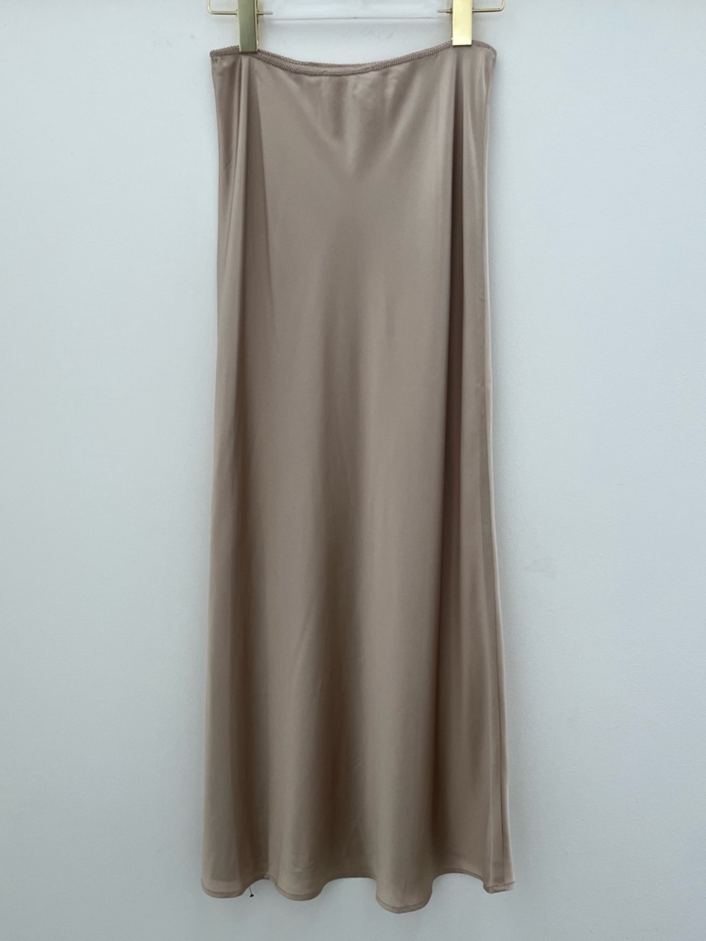 Reformation Layla Silk Skirt in Sand Size 4 - Picture 2 of 9